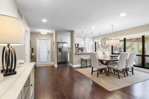 Dining - PGA Residence on PGA National Championship Course by Guaranteed Rental™ (Palm Beach Gardens)