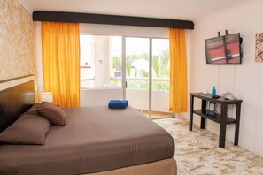 Desk, iron/ironing board, WiFi, bed sheets - HOTEL ZONE - BEACHFRONT ROOM #212 (Cancún)