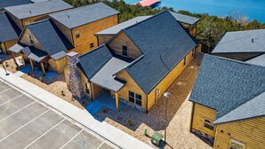 Exterior - New Log Cabin with Private Hot Tub, Free Daily Activities, Arcade & Shuffleboard (Branson)