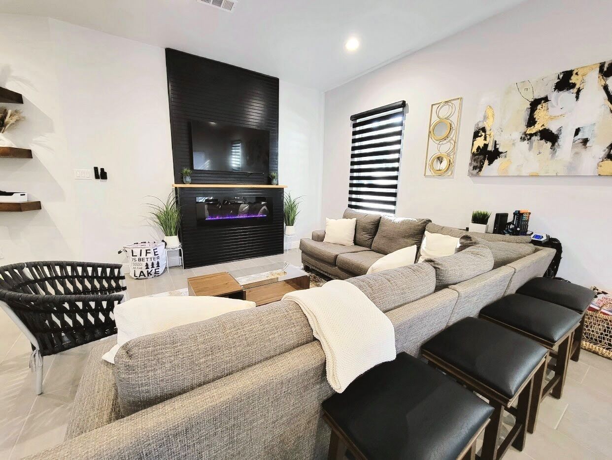 Elegant home in Mabank with Privacy, Luxury Bedding, Games, BBQ Grill and More