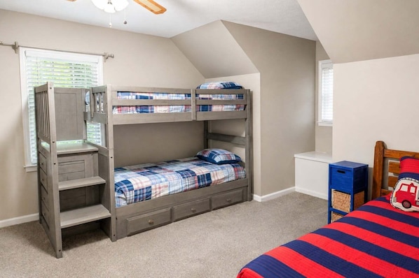 4 chambres, accès au Wi-Fi (inclus), literie fournie