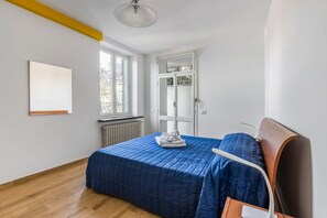 2 habitaciones, tabla de planchar con plancha, wifi y ropa de cama