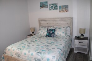 4 bedrooms, iron/ironing board, travel crib, WiFi - Ideal family home in Sarasota! Near UTC, Nathan Benderson Park and the beaches! (Sarasota)