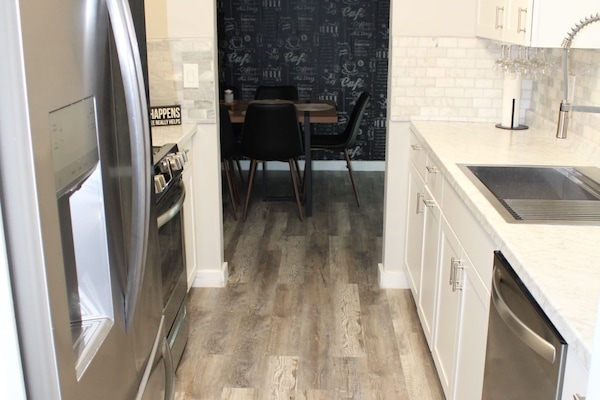 Geladeira, micro-ondas, fogão, cooktop