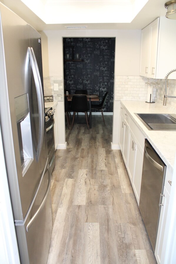 Fridge, microwave, oven, stovetop - Ideal family home in Sarasota! Near UTC, Nathan Benderson Park and the beaches! (Sarasota)