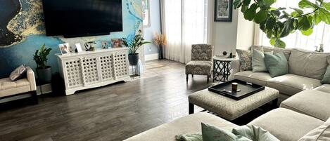 スマートテレビ、書庫、ステレオ