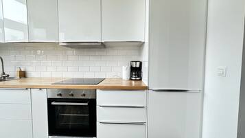 Micro-ondes, four, plaque de cuisson, lave-vaisselle