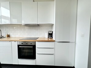 Micro-ondes, four, plaque de cuisson, lave-vaisselle