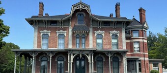 Now available for 1-Day Holiday Events! Message for more information 🏰🌲🥂