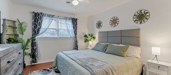 Cozy Pet-Friendly 3BR • Near Norfolk Beaches