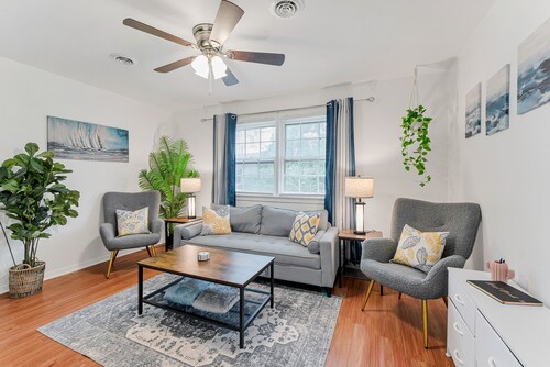 Cozy Pet-Friendly 3BR • Near Norfolk Beaches