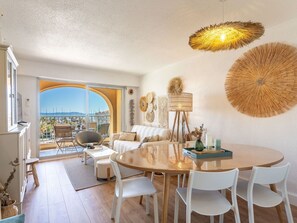 TV - Lovely apartment for 4 people with WIFI, A/C, TV and terrace (Hyères)