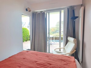 1 soverom, reiseseng for barn, wi-fi (mot et tillegg) og sengetøy