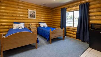 8 habitaciones, tabla de planchar con plancha, wifi y ropa de cama