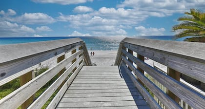 Private Balcony! Free Activities! Walk to Beach! Gated Community Alerio B304
