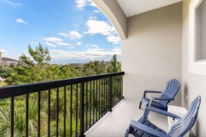 Property grounds - Private Balcony! Free Activities! Walk to Beach! Gated Community Alerio B304 (Destin)