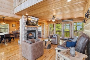 Smart TV, chimenea, videojuegos y reproductor de DVD 