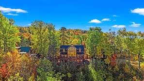Exterior - Amazing View Lodge, Your Ultimate 5-Bedroom Cabin Retreat in Sky Harbor Resort (Sevierville)