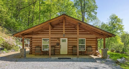 The "Lost Horse" Cabin - Secluded - Pet-Friendly - One Level - Massive Yard