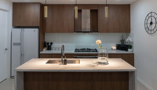 Fridge, microwave, oven, stovetop