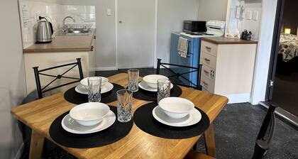 Cute little Ex-Recording studio turned guesthouse. Central & family friendly!