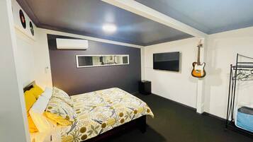 1 bedroom, iron/ironing board, free WiFi, bed sheets