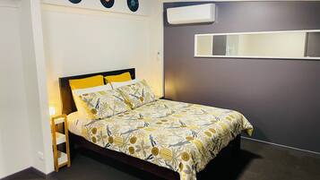 1 chambre, fer et planche à repasser, Wi-Fi gratuit, draps fournis