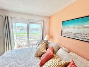 3 bedrooms, iron/ironing board, travel cot, free WiFi - Casa Del Sol - 3 BD HOUSE (St. Petersburg)