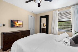 7 bedrooms, iron/ironing board, WiFi, bed sheets - Champions Gate! Private pool, Game Room & Waterpark (Davenport)