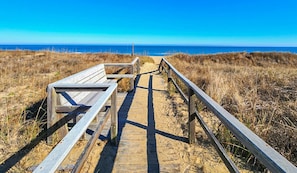 Beach nearby - Cuckoo's Nest - 4 Bed, 2 Bath dog friendly home with pool, hot tub and tiki bar! (Southern Shores)