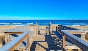 Beach nearby - Cuckoo's Nest - 4 Bed, 2 Bath dog friendly home with pool, hot tub and tiki bar! (Southern Shores)