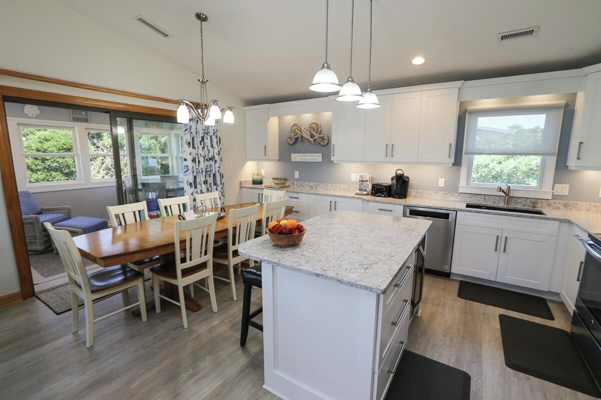 ثلاجة، ميكروويف، فرن، موقد طهي مسطح