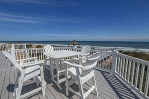 Outdoor dining - Sophie's Place - Beautiful OCEANFRONT home in DUCK! 5 bed, 4.5 bath (Duck)