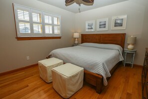 5 bedrooms, desk, WiFi, bed sheets - Sophie's Place - Beautiful OCEANFRONT home in DUCK! 5 bed, 4.5 bath (Duck)