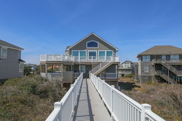 Exterior - Sophie's Place - Beautiful OCEANFRONT home in DUCK! 5 bed, 4.5 bath (Duck)