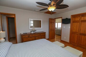 5 bedrooms, desk, WiFi, bed sheets - Sophie's Place - Beautiful OCEANFRONT home in DUCK! 5 bed, 4.5 bath (Duck)