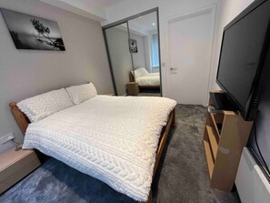 1 bedroom, iron/ironing board, WiFi, bed sheets - Modern 1BR Apartment In City (Manchester)