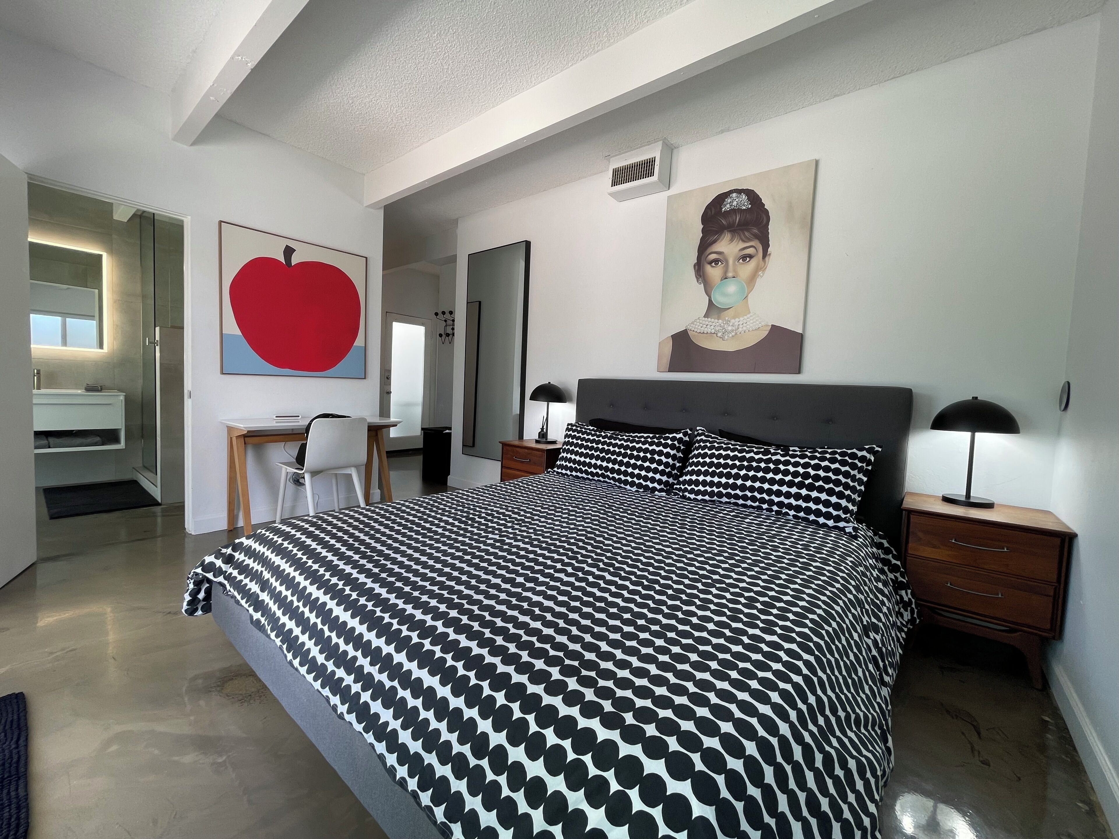 3 habitaciones, escritorio, wifi y ropa de cama 
