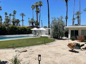 Pool - SANDS PALM DESERT - pool/hot tub/wifi/dog friendly/ walk to El Paseo (Palm Desert)