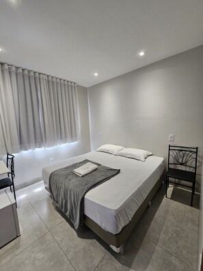 Standard tvåbäddsrum | Skrivbord, arbetsyta för laptop, gratis wi-fi och sängkläder