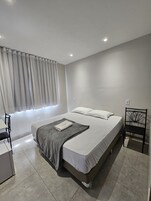 Standard-herbergi | Skrifborð, vinnuaðstaða fyrir fartölvur, ókeypis þráðlaus nettenging