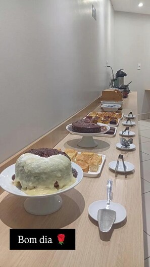 Free daily buffet breakfast  - Hotel Polastrelli  (Governador Valadares)
