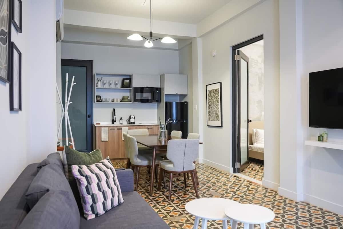 Presidential Room | 1 bedroom, in-room safe, blackout curtains, iron/ironing board