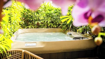 Bain à remous extérieur
