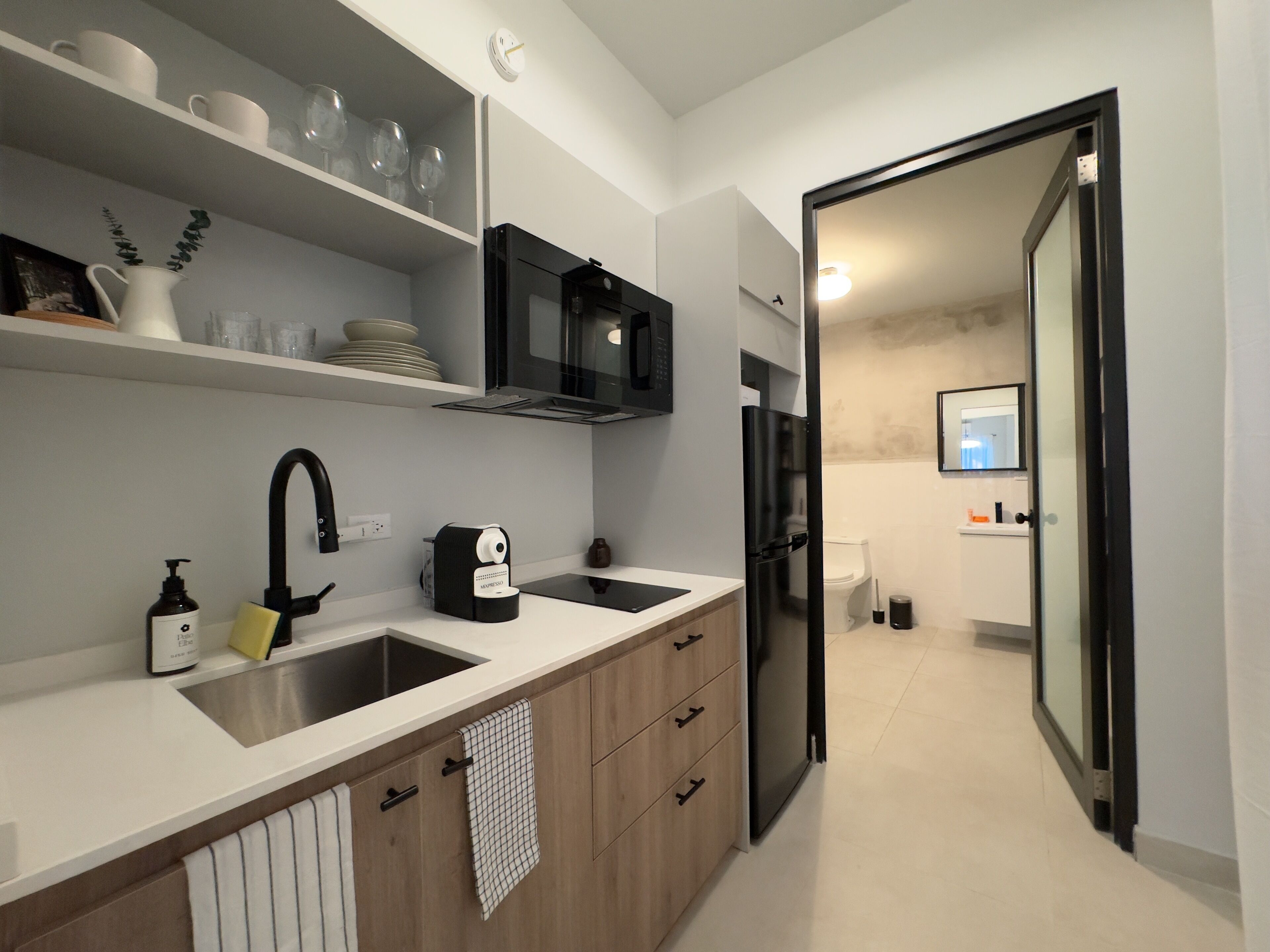 Deluxe Room | Private kitchen | Full-sized fridge, microwave, stovetop, espresso maker