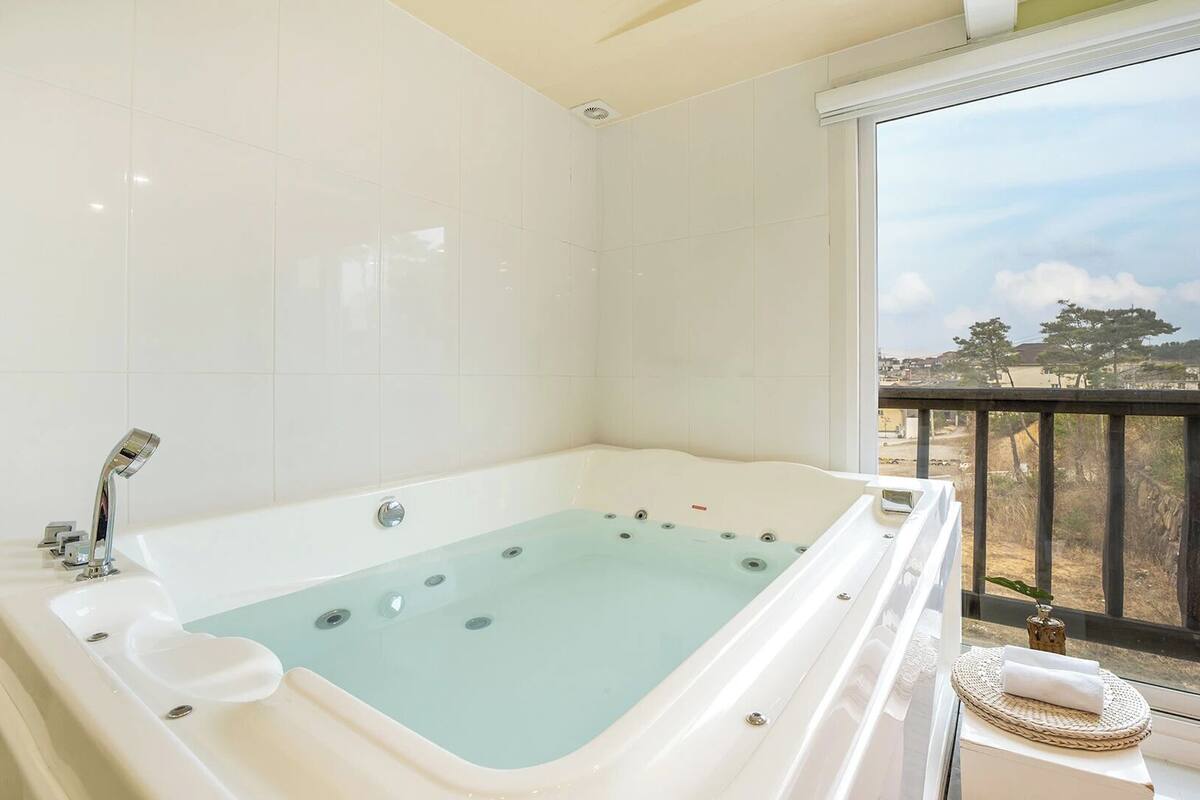 Basic Room, 1 Bedroom (302) | 1 bedroom, free WiFi