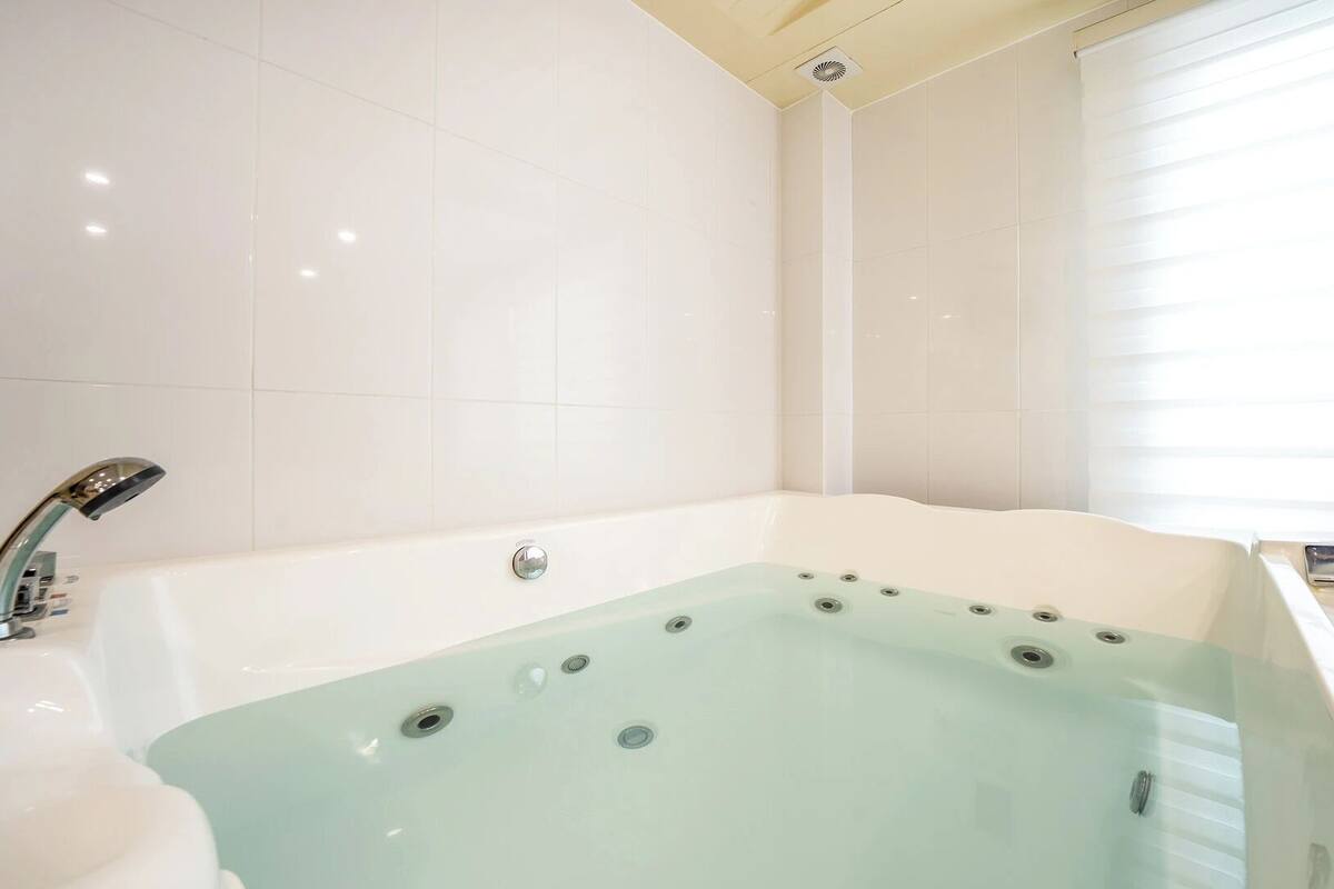 Basic Room, 1 Bedroom (202) | 1 bedroom, free WiFi