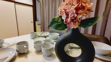 Basic Apartment | Living area