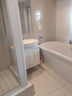 Shower, towels