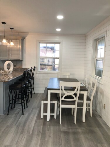 Bright and airy Camp right on the Gulf